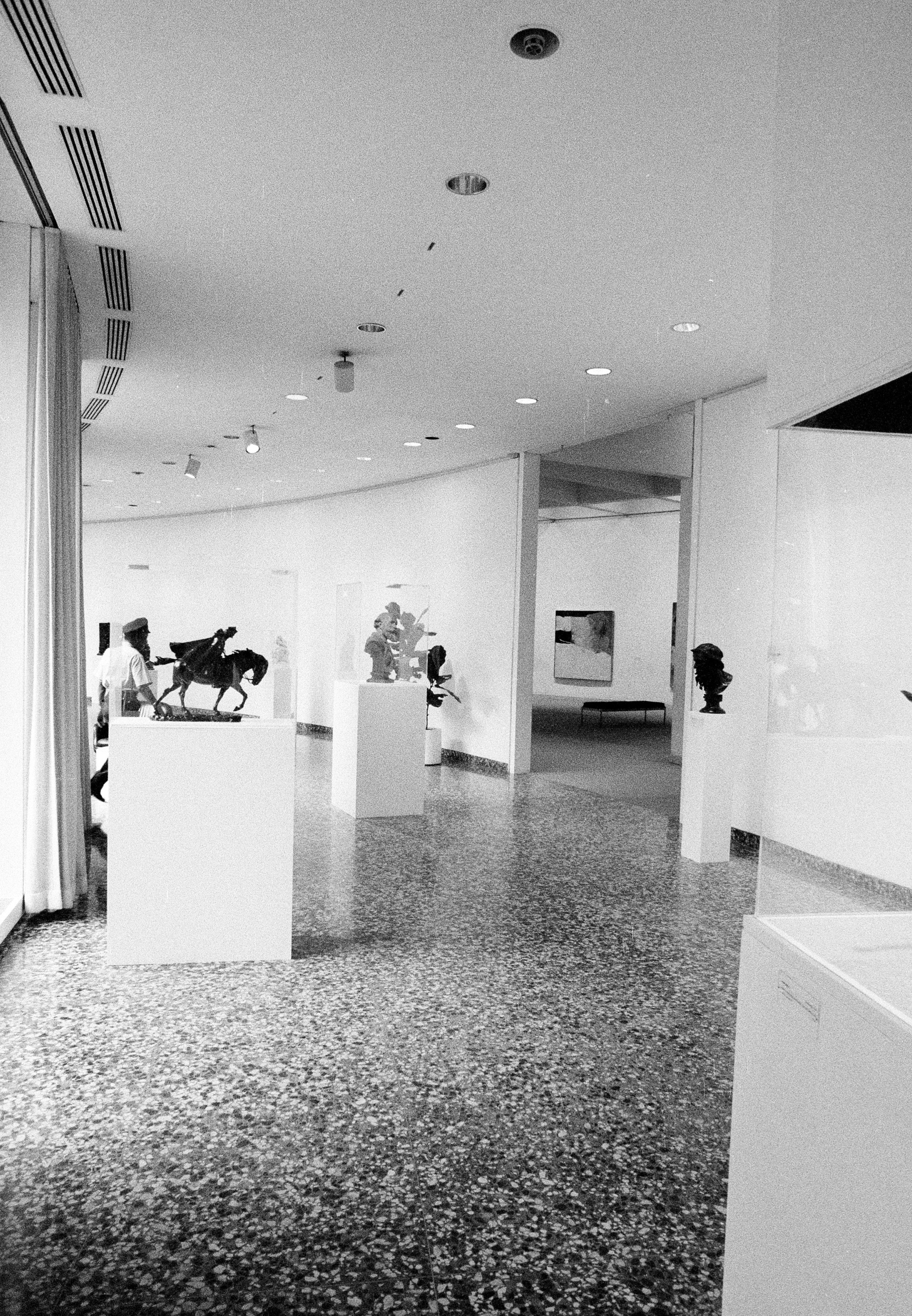 Hirshhorn Museum, Interior, 1986, by Colin P. Varga, Smithsonian Institution Archives, Record Unit 95, Image no. 86-9577-12A. View of the Hirshhorn Museum and Sculpture Garden's second floor inner gallery area on the east side. Art is displayed on pedestals.