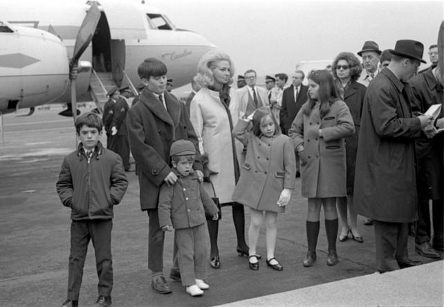 Presentation of Kennedy Aircraft 