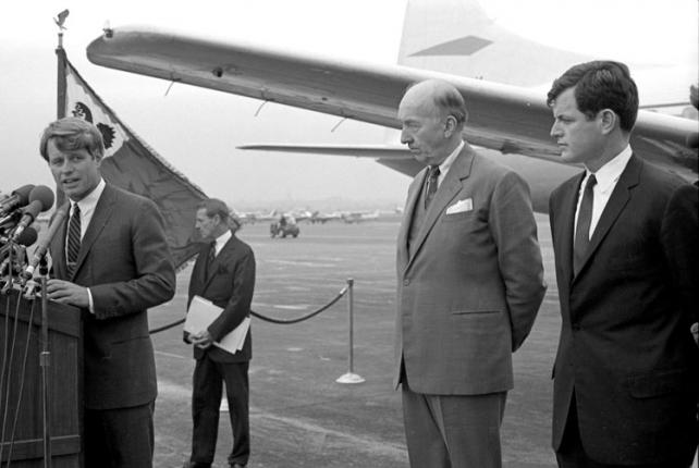 Presentation of Kennedy Aircraft 