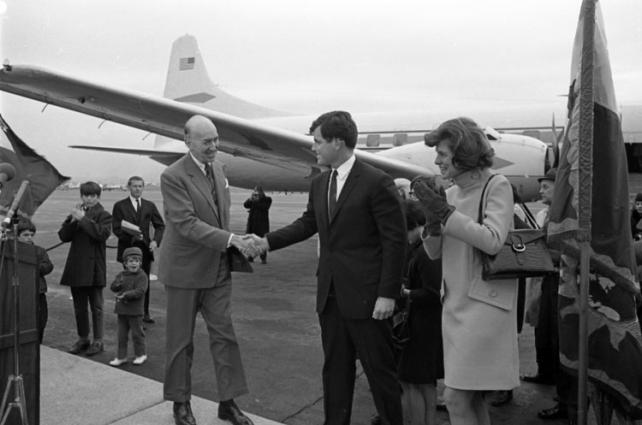 Presentation of Kennedy Aircraft 