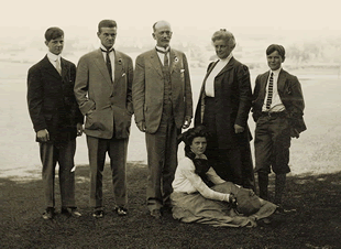 Walcott Family, c. 1907. Standing: Sidney, Charles Jr., Charles D. Walcott, Helena, Benjamin Stuart. Seated: Helen - Click to see full image [83-14107; RU 7004, Box 44, Folder 10]
