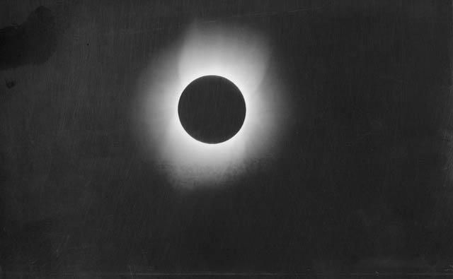 Corona of the Sun during a Solar Eclipse 1900, by Thomas Smillie, SIA_007005_B186_F01_SPI_438. 