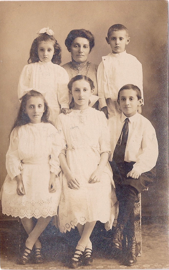 Ruderman family photo, 1900
