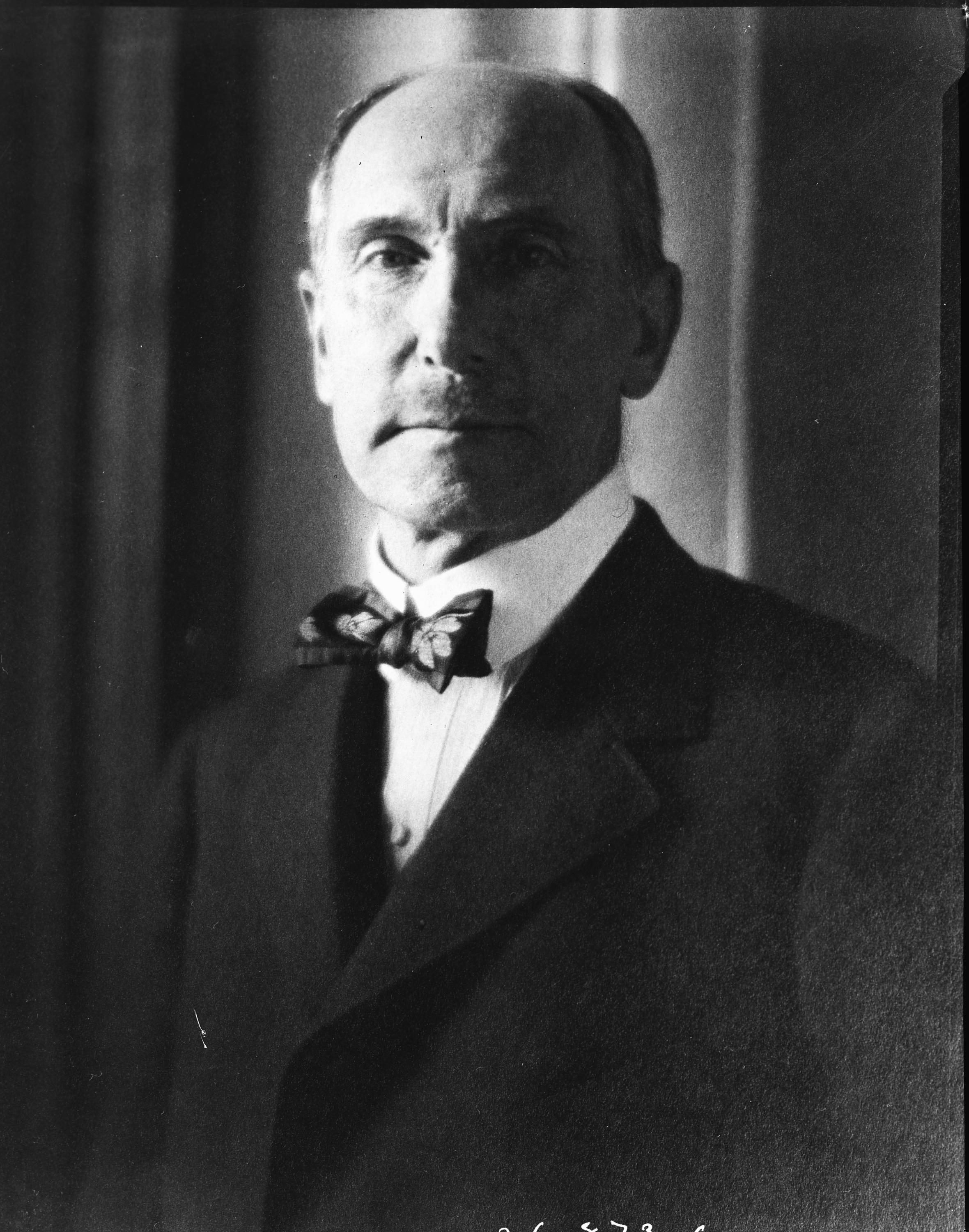 Portrait photograph of Charles Lang Freer. 