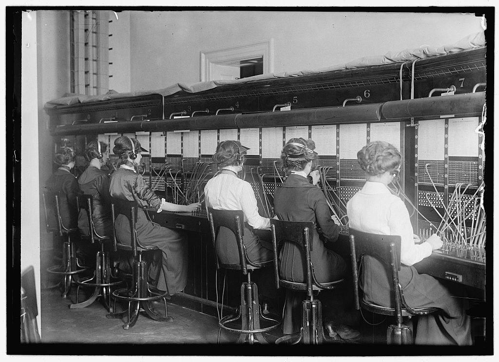 Telephone Operators, C.1914-1917, by Harris & Ewing, glass negative, Library of Congress, Prints and Photographs Division, LC-DIG-hec-04117.