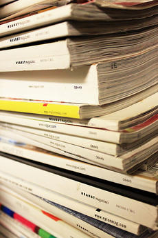 Stack of fashion magazines, by Lucy å¼µ, Creative Commons.