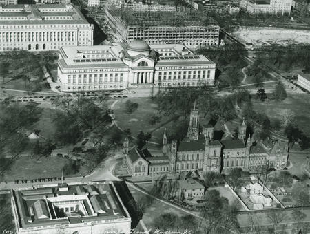 Aerial view of the National Mall, including views of the Smithsonian Institution