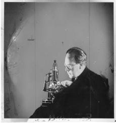 George Roemmert demonstrating his Microvivarium, Accession 90-105: Science Service, Records, 1920s-1