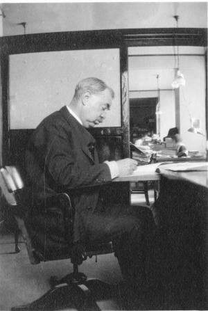 E.E. Slosson at his desk in the Science Service offices within the National Academy of Sciences buil