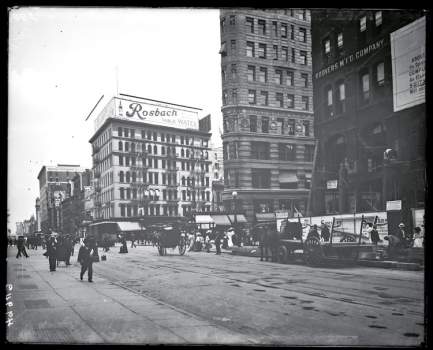 Flatiron Building at the intersection of 5th Avenue and 23rd Street in New York.