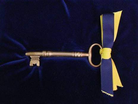 The ceremonial key received by Secretary Skorton.