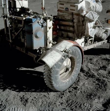 The make-shift repair on the Moon with duct tape. Photo: NASA AS17-137-20979