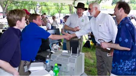 Secretary G. Wayne Clough at Smithsonian Staff Picnic Meeting Archives Staff, 2008.