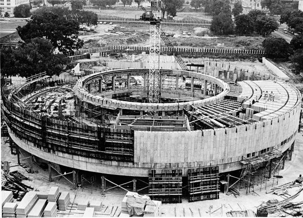 Aerial view of the Hirshhorn under construction. The outside of the doughnut-like shape is only part